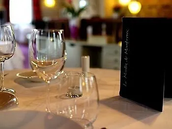 Hotel Moulin De Mombreux 3*